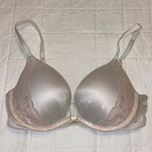 Victoria’s Secret fabulous plunge push up bra